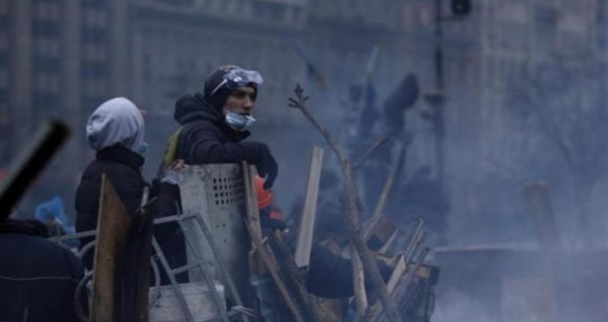 Ukraine President agrees truce with opponents as West prepares sanctions