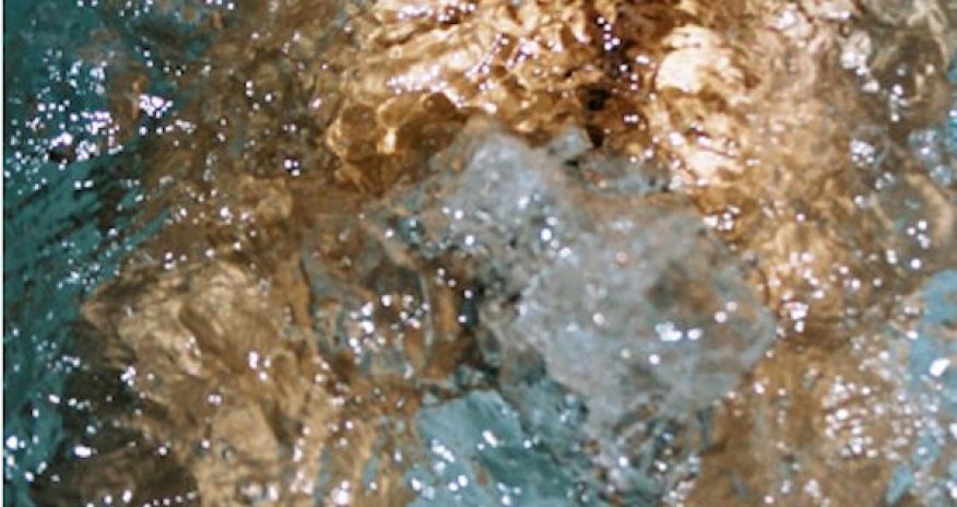 Photographer captures enchanting underwater nude self-portraits - PHOTO