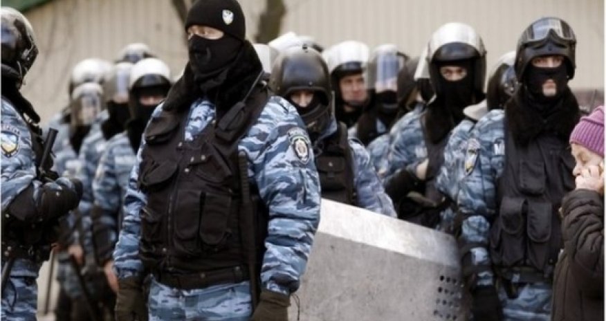 Ukraine 'disbands elite Berkut anti-riot police'