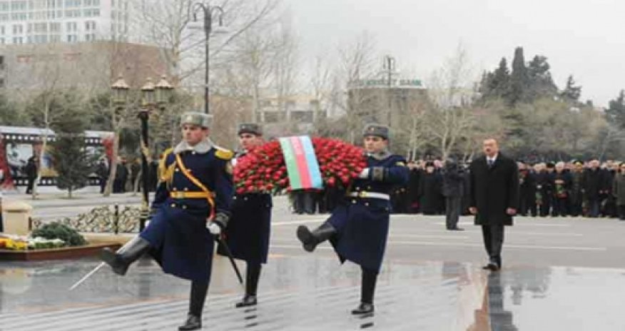 President Aliyev visits Khojaly memorial in Baku