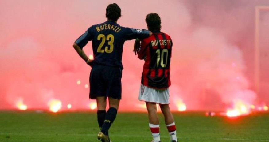 Most Powerful Photographs in the History of Football - PHOTO
