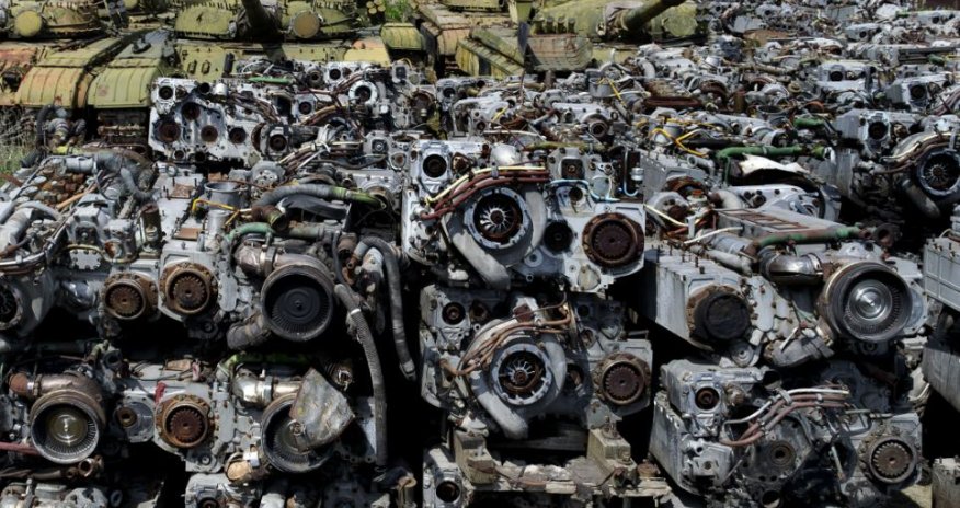Hundreds of rusting tanks found abandoned in a secret Ukrainian depot - PHOTO