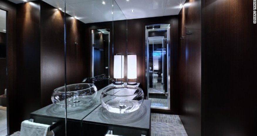 Company turns submarine into private love hotel - PHOTO