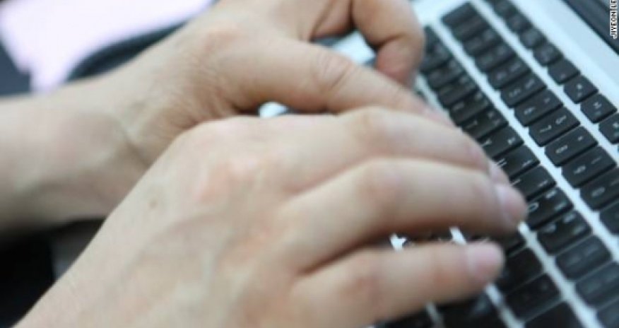 Twitter posts land 2 Saudi men in prison