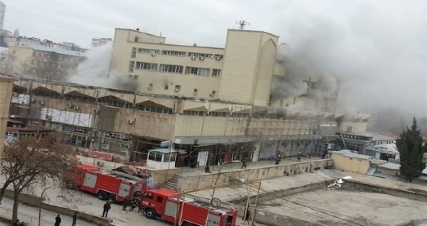 Fire at Baku shopping center extinguished