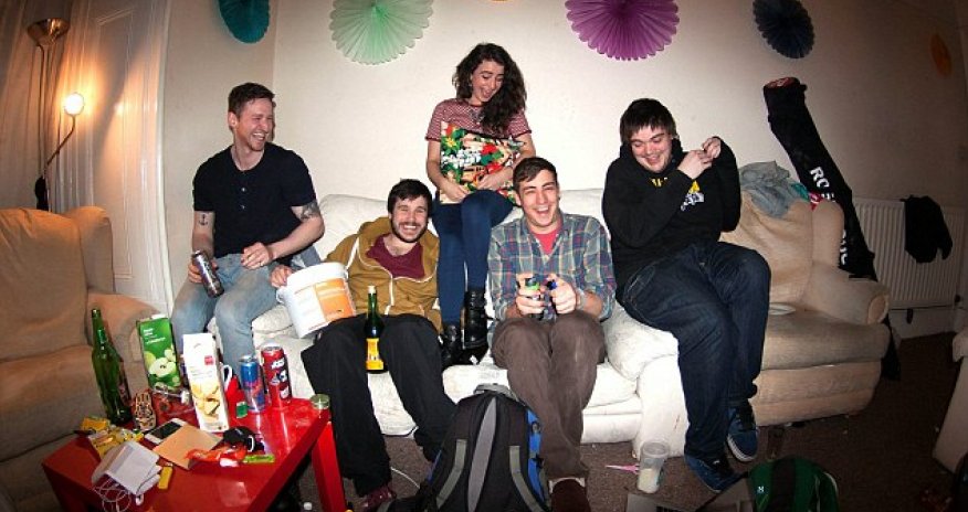 Female blogger reveals hilarious guide to surviving life with four male students - PHOTO