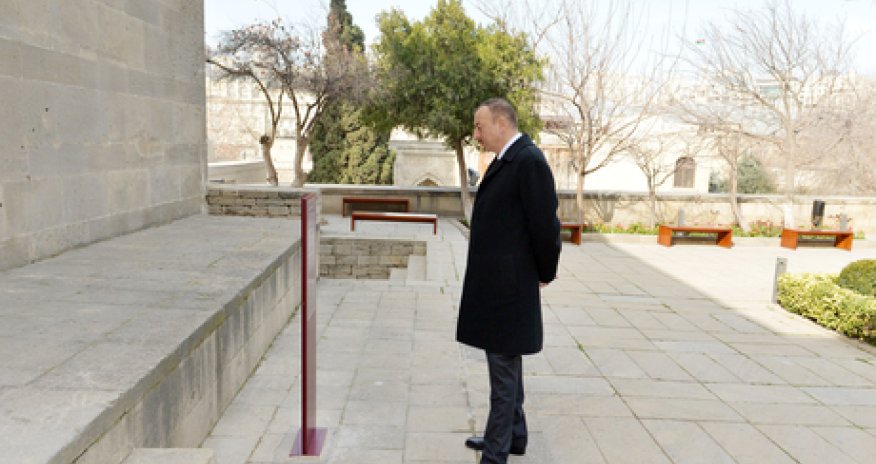 President Ilham Aliyev views exposition at Shirvanshah`s Palace - PHOTO