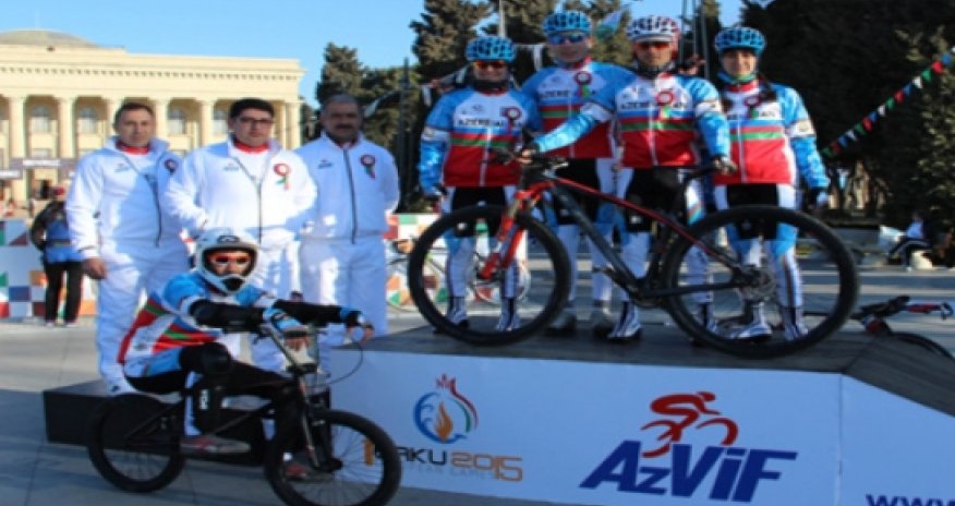 Azerbaijani Cyclists appear at Baku 2015 presentation