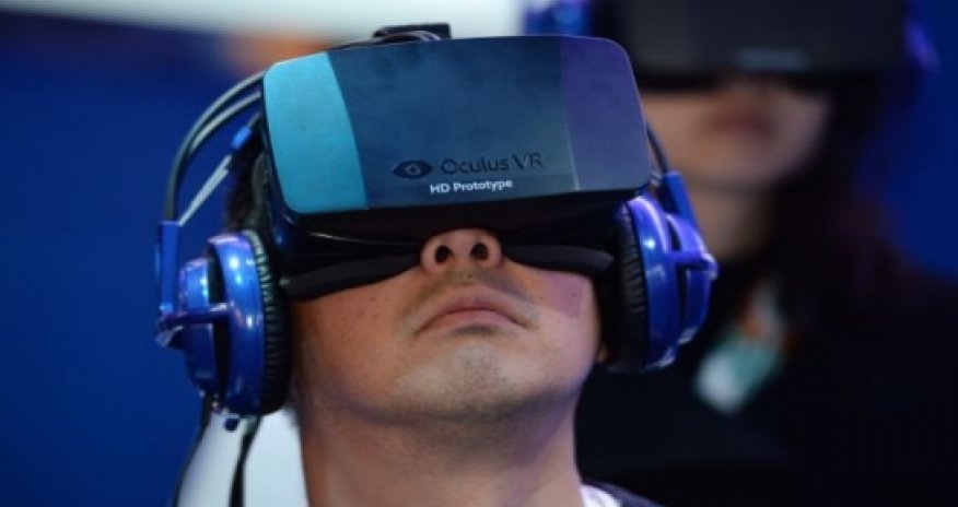 Facebook buys virtual reality headset firm Oculus for $2bn