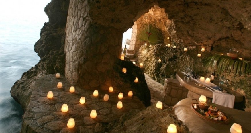 The spectacular cave hotel - PHOTO