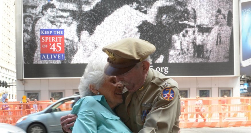 What The Most Romantic Photos Of All Time Can Teach Us About Love - PHOTO