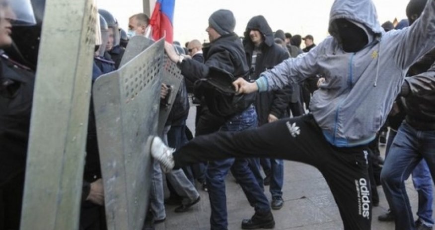 Ukraine: Pro-Russians storm offices in Donetsk, Luhansk, Kharkiv