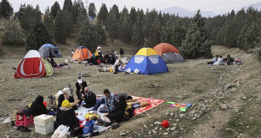 Iranians avoid bad luck with outdoor festival - PHOTO