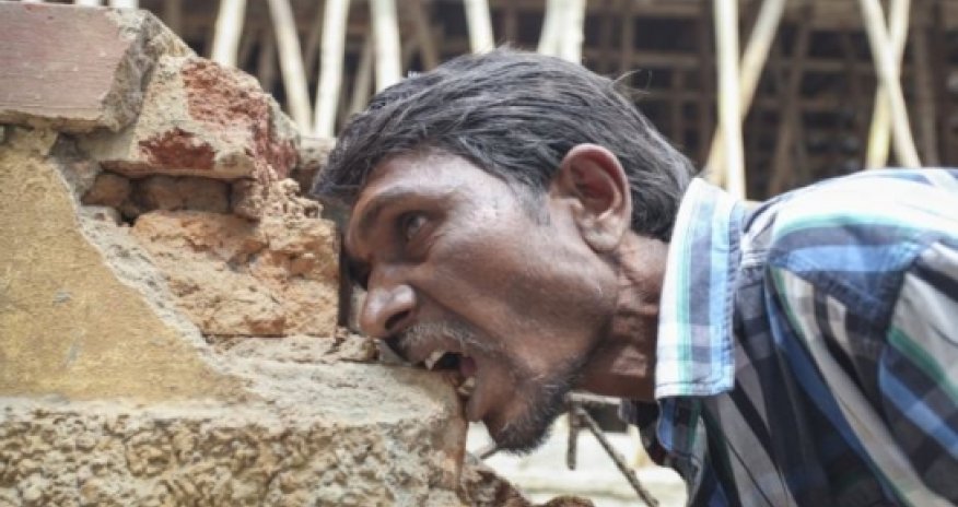 Indian villager is addicted to eating mud, rocks and building blocks - PHOTO+VIDEO