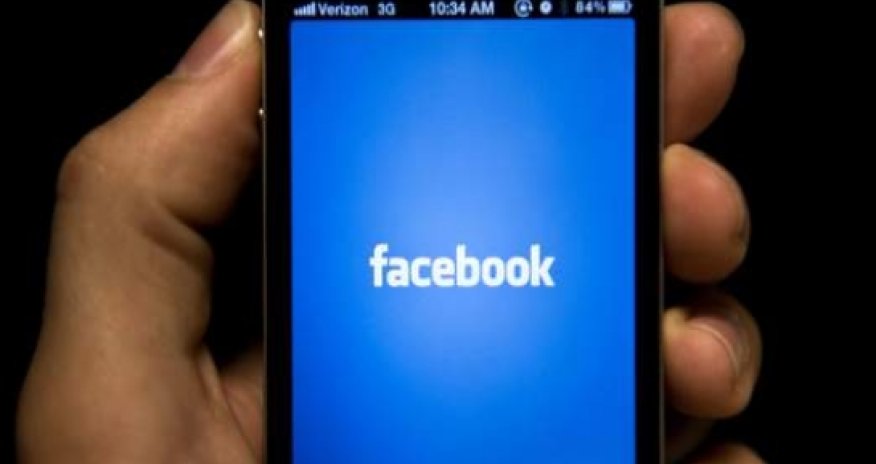 Facebook Pulls Chat Feature From Phone App