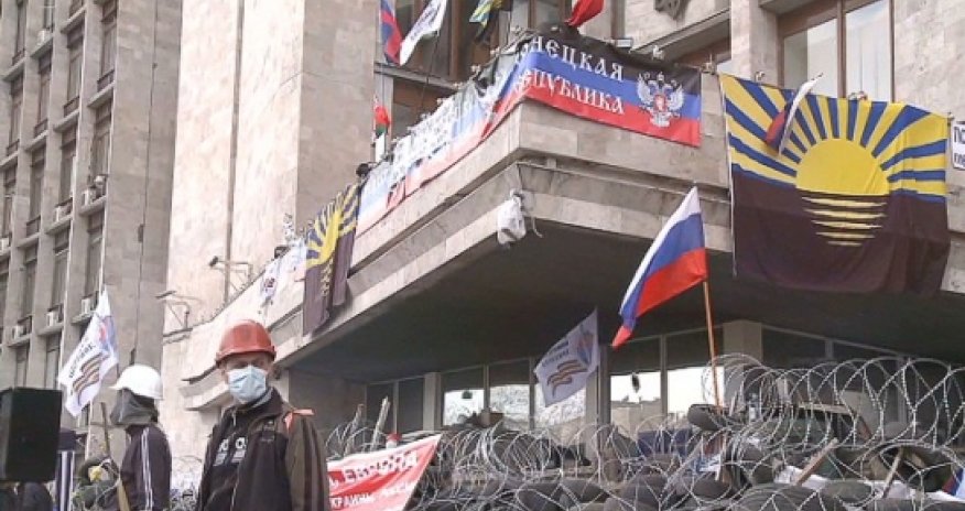 Donetsk protesters dig in at government building