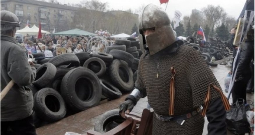 Ukraine leader Yatsenyuk holds talks in troubled east