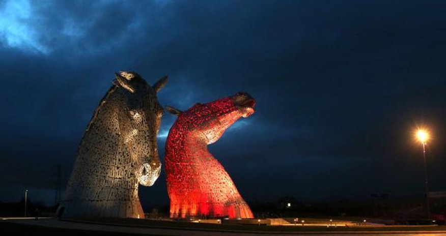 The man living inside a bear - PHOTO