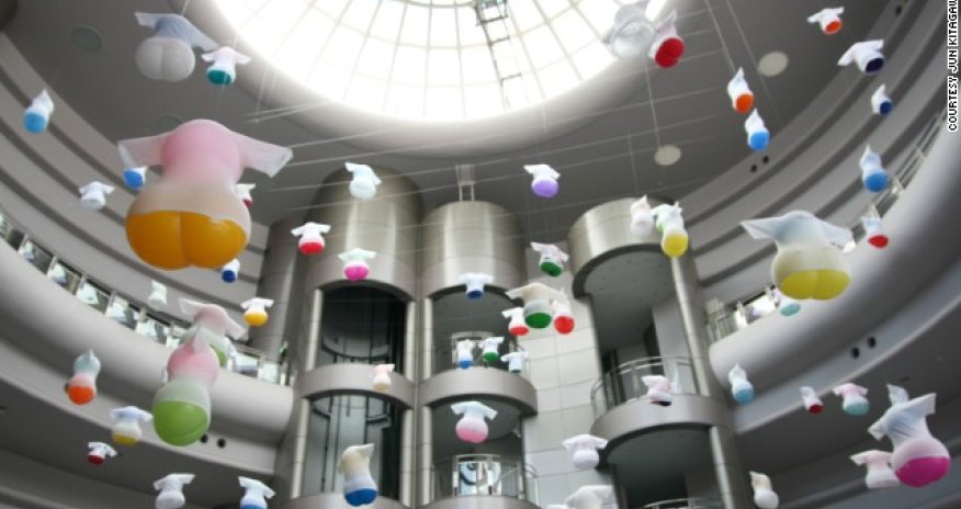 Artist 'jolts people awake' with zippers and T-shirts - PHOTO