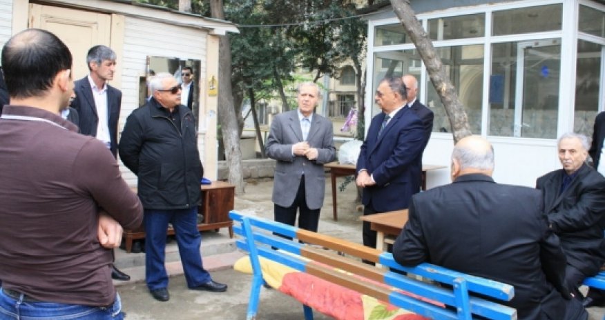 Mollazade meets voters in Baku’s Nasimi district