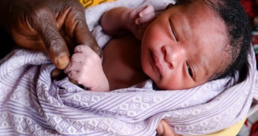 Pre-pregnancy diet 'permanently influences baby's DNA'