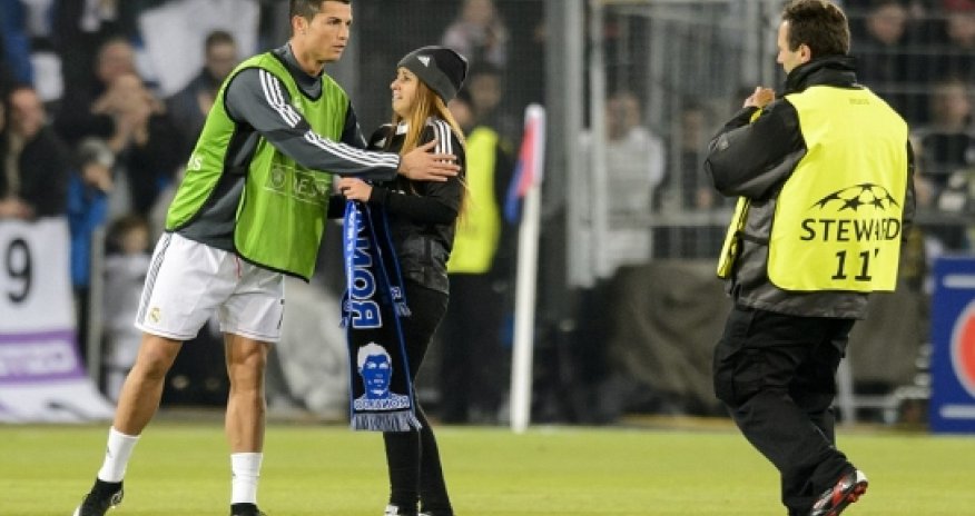 Cristiano Ronaldo feels the hate (and love) from fans