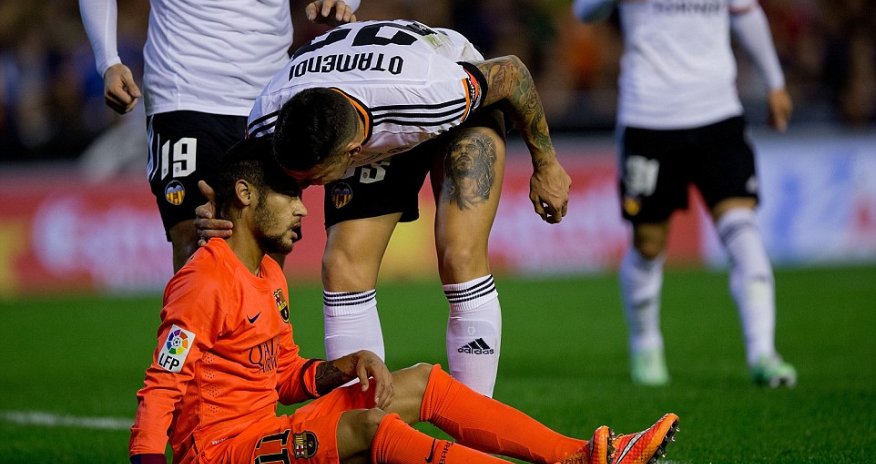 Lionel Messi is hit by a bottle after Sergio Busquets