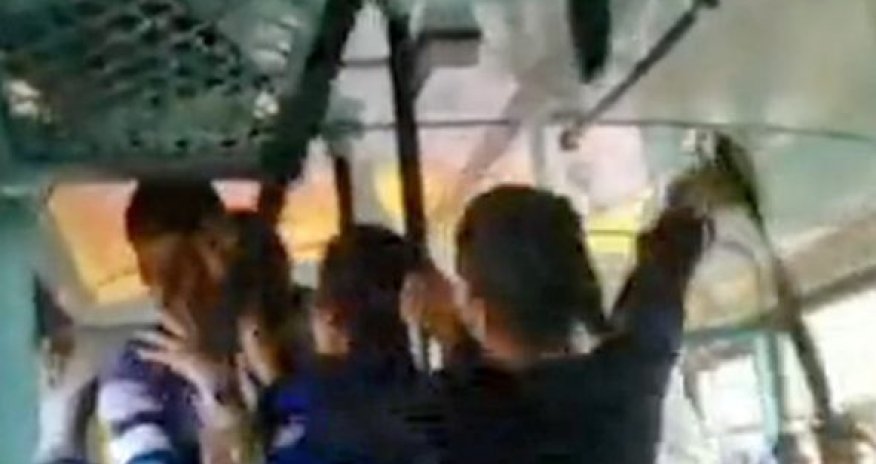 Cтудентки отбились ремнем от навязчивых ухажеров - ВИДЕО