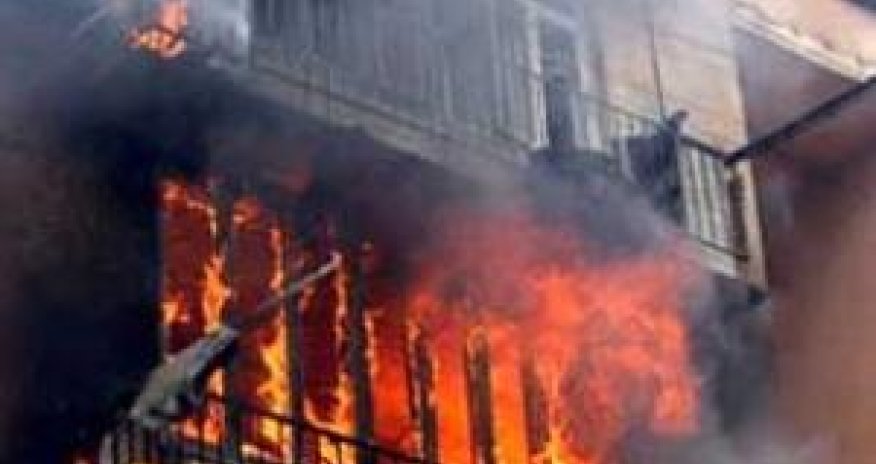 В Баку горит здание банка