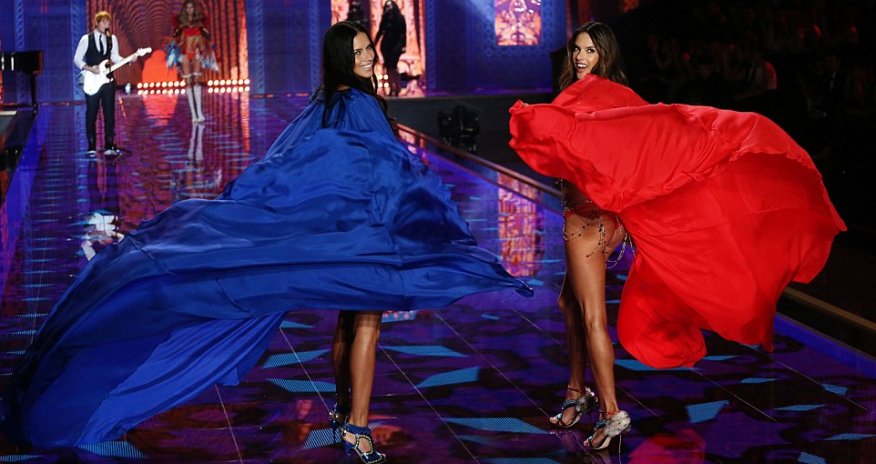 The greatest catwalk on Earth! - PHOTO+VIDEO