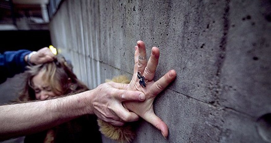 Manyak müəllim 9 qız şagirdini zorlayıb