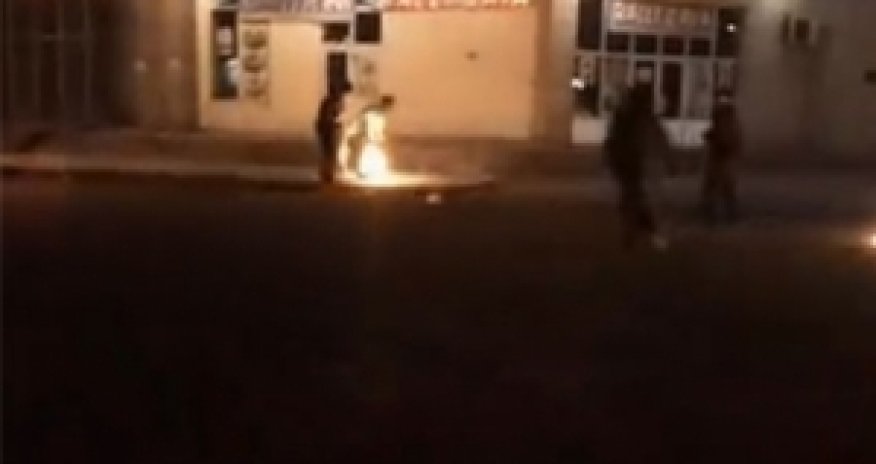 Водитель поджег сотрудника дорожной полиции - ВИДЕО