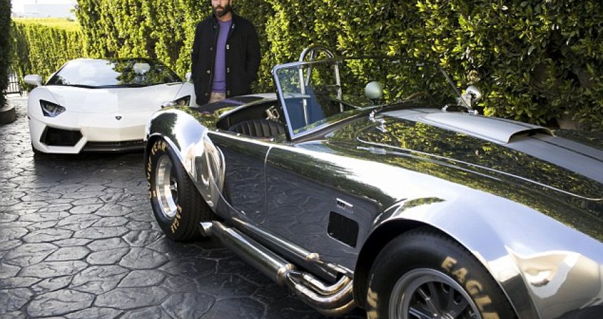 'King of Instagram' is thrown out of club for 'kicking a woman