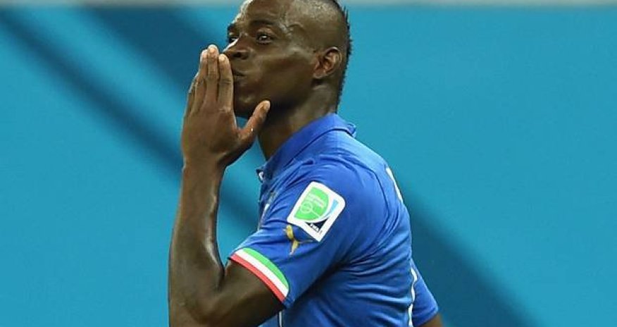 Mario Balotelli's 'I want a kiss from Queen'