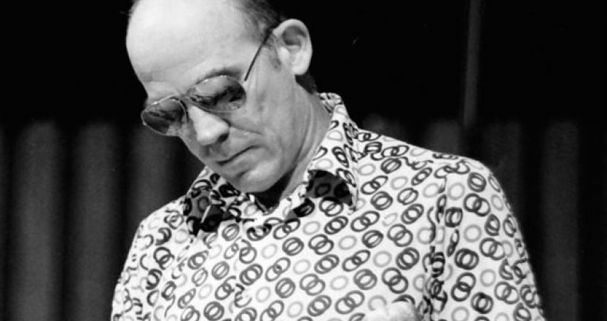 Siyasətçilərə həddini göstərən yazar