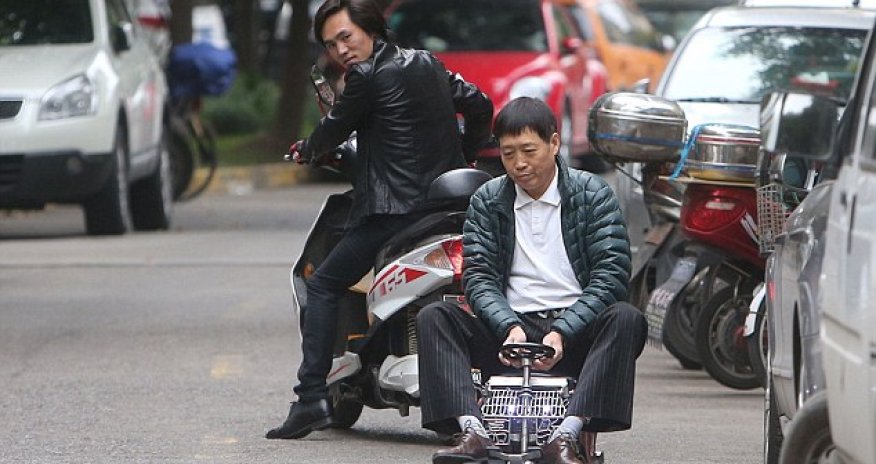 World's smallest car to dodge Shanghai traffic