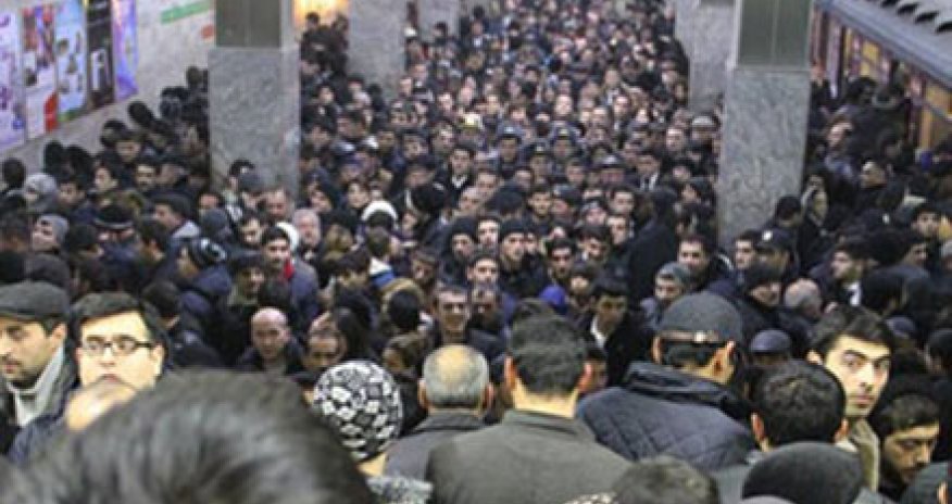 Bakı metrosunda yenə problem yaşandı – Video