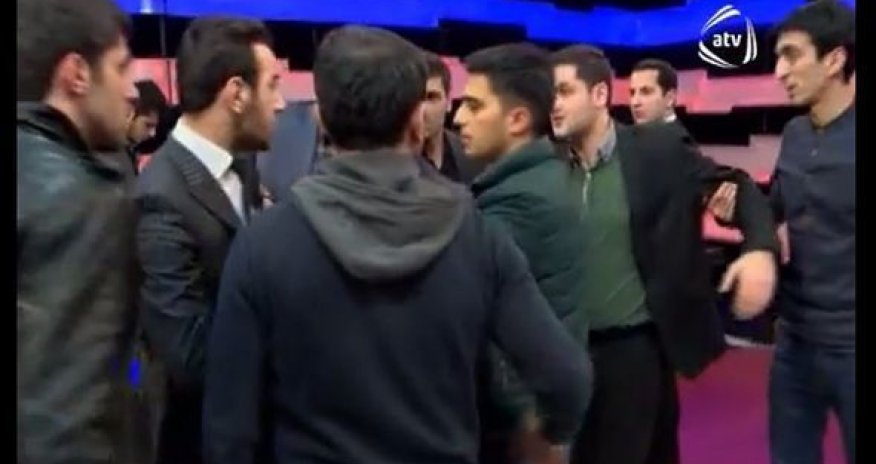 Рукопашная драка певцов - ВИДЕО