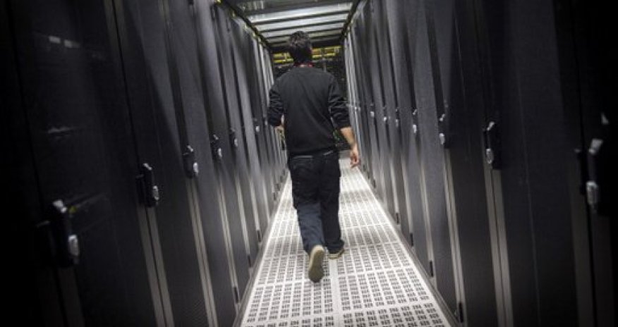 Tech rivals join Microsoft in fight over US data demand