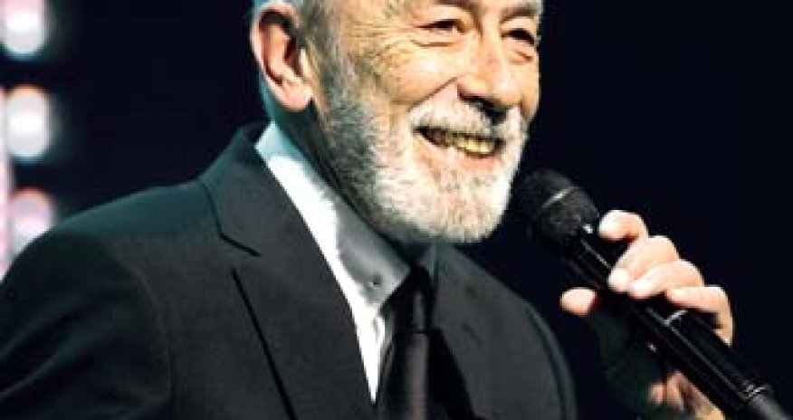 Yaşayan canlı əfsanə Bakıya gəlir