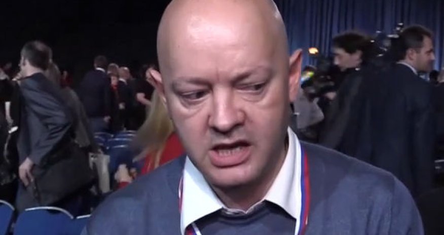 Журналист: А вы попробуйте пройти три ряда охраны пьяным