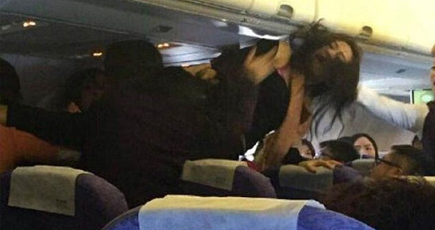 Təyyarədə olay: Qadınların ağlasığmaz davası - VİDEO