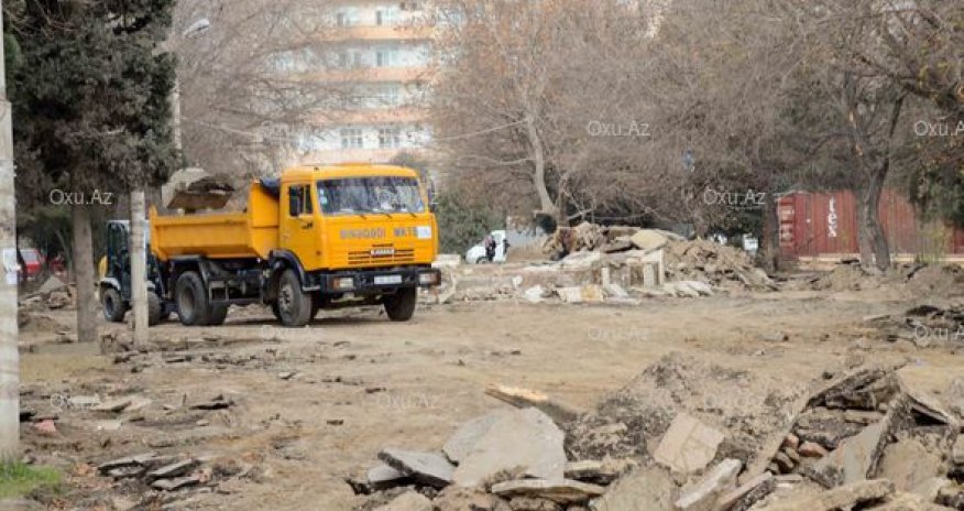В Баку демонтируют памятник