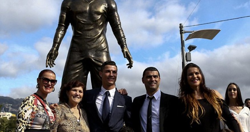 Ronaldo ridiculed as newly, er, erected statue in Portuguese home