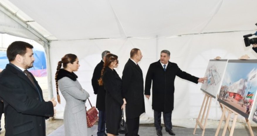 Президент с супругой ознакомились со строительством ряда объектов