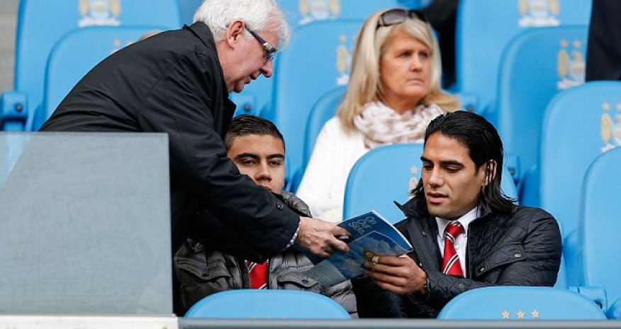 Van Gaal ordered Radamel Falcao off team bus to sign autographs