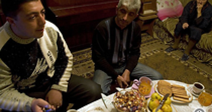 Armenia: as ruble tanks, Yerevan asks Santa for economic boost