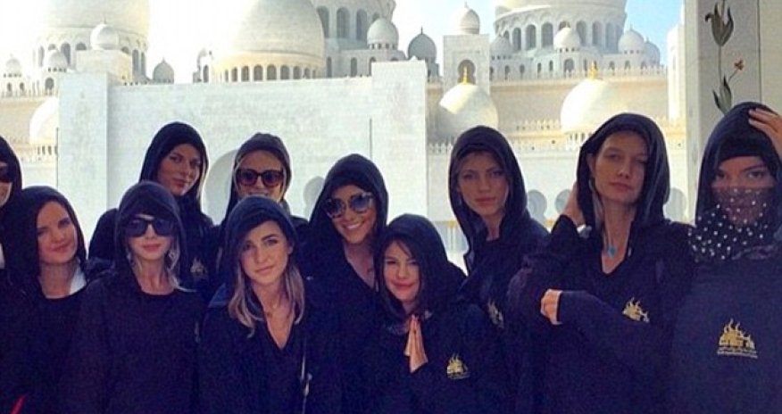 Kendall Jenner, Gigi Hadid, Selena Gomez and friends visit Abu Dhabi mosque
