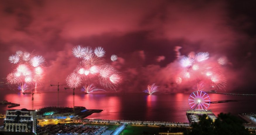 Bakı 2015-ci ili belə qarşıladı - Fotolar