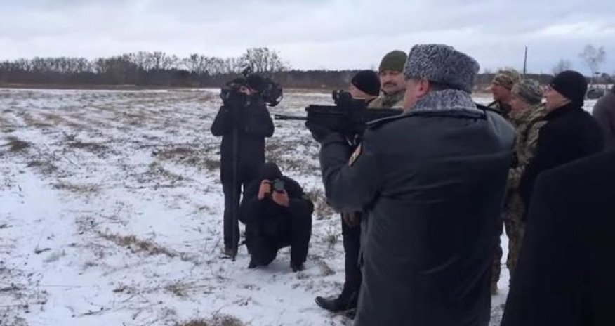 Видео стрельбы президента из автомата